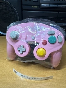 Old Skool Dual Analog Controller for Nintendo Game Cube & Wii - Mascot Pink - Picture 1 of 2