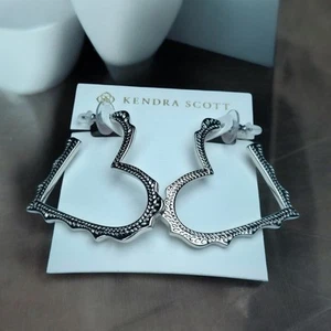 Kendra Scott Sophee Heart Hoop Earrings in Silver NWT - Picture 1 of 4