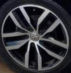 Golf 2017 rueda original 17x7 10 radios radios en ángulo Volkswagen Foto 1 de 4