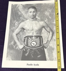 Paulie Ayala posa para un retrato BOXER NABF Champ Fort Worth Tex Bantam Tapia - Imagen 1 de 5