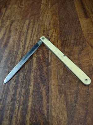 Vintage Colonial Folding Razor/Knife Stainless Steel Blade Pre-owned - Image 1 of 4