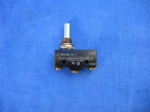 Omron Z-15GQ8-B Interruttore di limitazione 15 A a 125-480 VAC - Foto 1 di 3