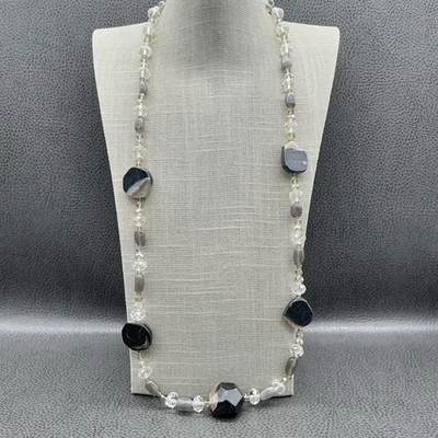 Collar Largo Chico's Gris Piedra Negra Cristal Cuentas Hilo Distintivo Joyería Foto 1 de 4