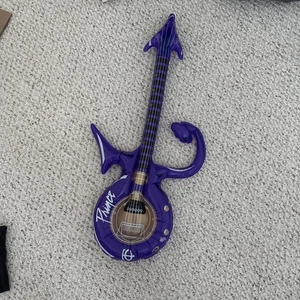 Minnesota Twins Prince Inflatable Guitar SGA - Bild 1 von 4