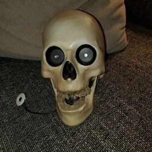 Totenkopf Deko, Halloween, Blinklichter, spielt Musik - Bild 1 von 9