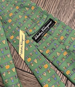 Salvatore Ferragamo cravatta collo seta lusso vasi verdi piante stampa floreale 58,5" L - Foto 1 di 7