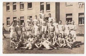 Halb Nackte Soldaten beim Sport , German Soldiers male in trunks ~1925 Gay Int - Picture 1 of 2