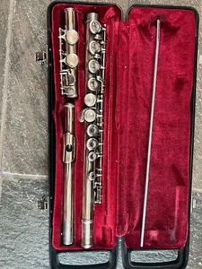 Yamaha 225SII flute with hard case. Made in Japan - Picture 1 of 5