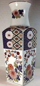 Flower Vase - Porcelain - Floral Design with Gold Trim - Square Shape - Vintage - Bild 1 von 4