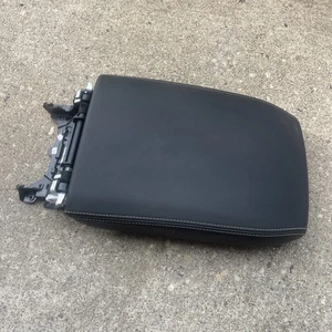 2018-2024 VW Atlas Cross Sport FRONT CENTER CONSOLE LID ARM REST BLACK OEM - Picture 1 of 5
