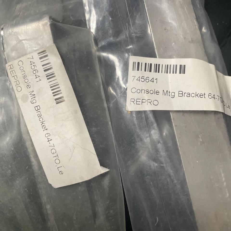 Lote de 2 piezas de soporte de montaje de consola Pontiac GTO y LeMans - se adapta a lote 1964-1967 Foto 1 de 4