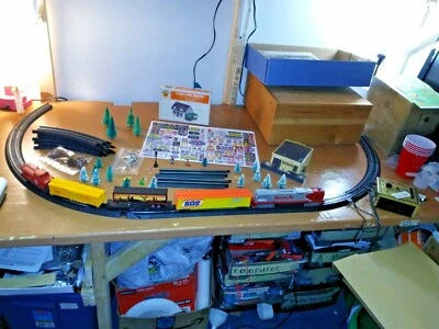  LOT#66 SANTA FE&S O S TRAIN SET w buildings,trees, train signs on card stock - Image 1 of 4