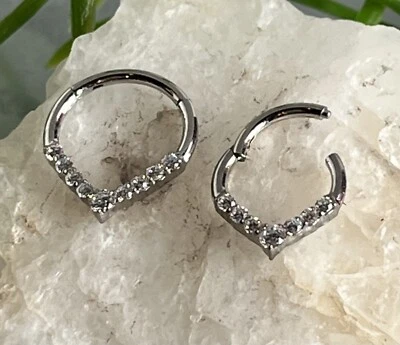 Anillo de segmento con bisagras delanteras Chevron Gem aro de tabique de acero hélice Daith 1 pieza Foto 1 de 4