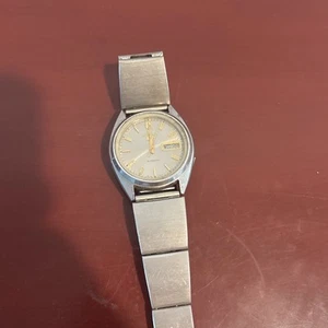Vintage Seiko 5 Automatic Watch Great Look Or Collector Item!! Untested As Is !! - Picture 1 of 23
