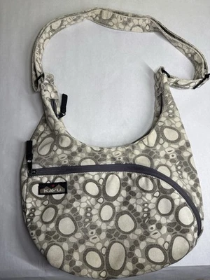 Bolso Bandolera KAVU • Estampado Guijarro Gris • Correa Ajustable • Bolsillos con Cremallera Foto 1 de 4