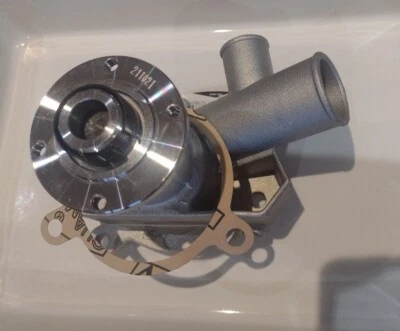 BMW 320 & 325 & 323 & 520 & 525 WATER PUMP QCP2507.. - Image 1 of 3