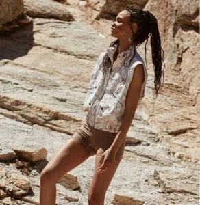 Free People FP MOVEMENT Off The Grid Printed Vest Ivory Floral $118 NWT Small - Picture 1 of 12