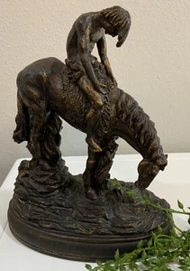 De colección Resina Adornada Pesada Indio Americano A Caballo Mirando hacia abajo Bronce Dorado - Imagen 1 de 7