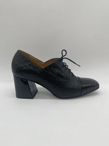 Mocassino John Fluevog 'Phyllis' in pelle verniciata con tacco a blocco di struzzo nero taglia 8,5 - Foto 1 di 11
