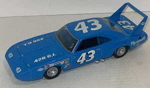 Racing Champions Richard Petty 1970 Plymouth Superbird NASCAR 1:24 DieCast - Picture 1 of 9