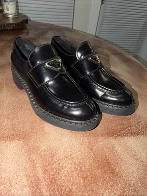 Mocasines PRADA Triángulo Logo Talla 38 Mujer Cuero Negro Foto 1 de 4