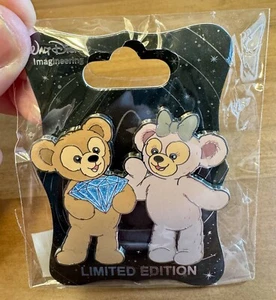 Prendedor Disney WDI Disneyland 60 Aniversario Diamante LE 250 - Duffy y ShellieMay - Imagen 1 de 9