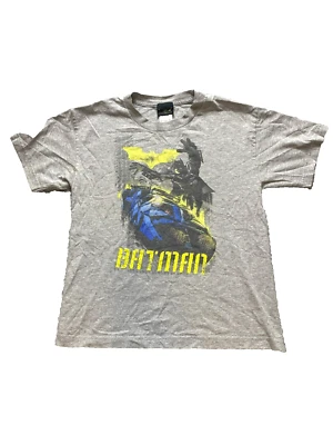 Camisa De Colección Batman Comienza Juvenil Grande Gris Batimóvil Superhéroe Película Promo Niños Foto 1 de 4