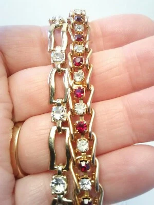 Lote de 2 piezas de pulseras contemporáneas de eslabones de diamantes de imitación en tono dorado transparente y rojo Foto 1 de 4