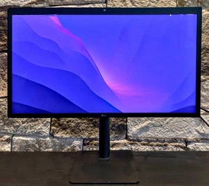 LG UltraFine 27" 5K Monitor 27MD5KA-B - 5120x2880 Native Resolution - Picture 1 of 15