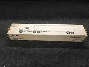 ERTL 9866 Ford Cab/Trailer Eastern Sports And Outdoor Show 3582 (DC101722-02) - Picture 1 of 12