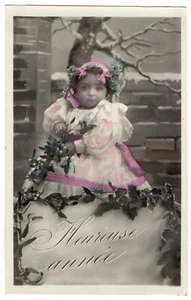 Kleines Mädchen Echt Foto AK Portrait Mode ca 1905 französisch handgetönt RPPC - Bild 1 von 2