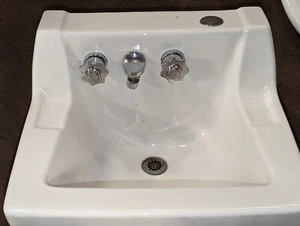 Vintage American Standard 19.5 Inch Wall Mount Sink Circa 1960s 53045 Wisconsin - Picture 1 of 11