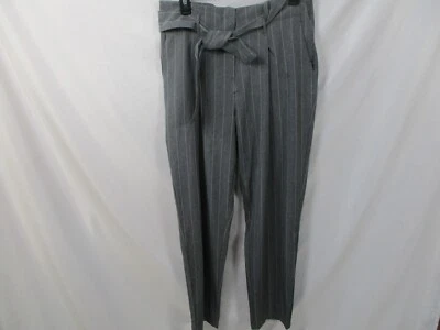 Pantalones para mujer Calvin Klein gris medio a rayas cinturón elástico plisado cintura Foto 1 de 4