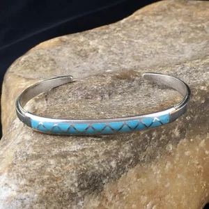Brazalete con incrustaciones de brazalete de plata esterlina indio Zuni de ópalo sintético azul 10189 - Imagen 1 de 12
