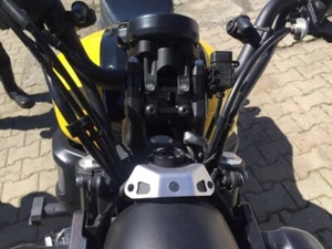 Bay4Global Handlebar Risers for Yamaha XSR700 - 1.18 in – 30 mm up - Black - Picture 1 of 7
