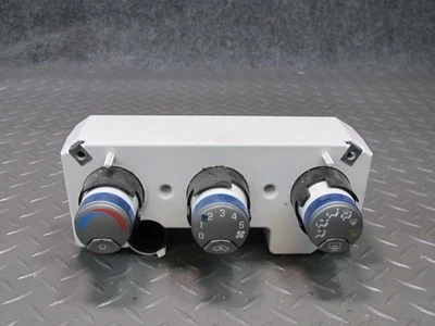 03-06 CHEVROLET SSR A/C AIR CONDITIONING CLIMATE CONTROL SWITCH PANEL OEM - Image 1 of 4