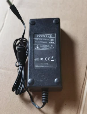 FJ-SW1903400D 12V 4A 5.5*2.1 AC-Adapter-Netzteil-Ladegerät - Bild 1 von 2