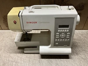 Singer (Confidence 7470) Computerized Sewing Machine (For Parts/Repair) - Picture 1 of 3