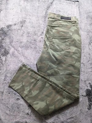 Rock & Republic Kashmiere Tapered Leg Women's Pants Size 16M Camouflage - Image 1 of 4
