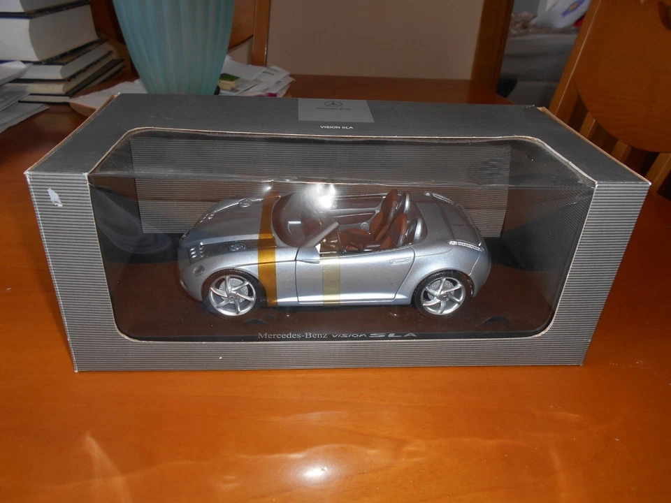 MERCEDES-BENZ VISION SLA MODELLAUTO 1:18 GATE ARGENTO - Immagine 1 di 4
