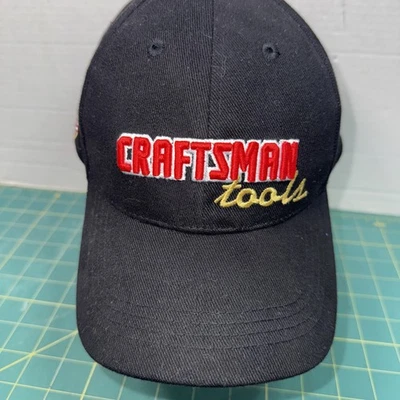 Boné de beisebol Craftsman Tools preto com alça vermelha logotipo soletrado bordado - Imagem 1 de 4