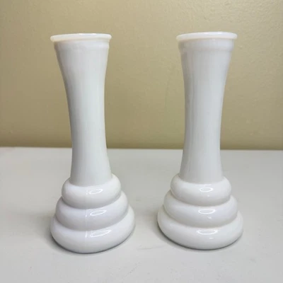 Пара винтажных ваз из молочного стекла с бутонами ребристое основание маленькие цветочные вазы набор из 2 - Изображение 1 из 4