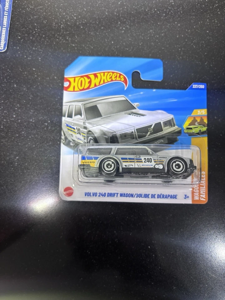 Hot Wheels Volvo 240 Drift Wagon Grigio Case P 2025 1:64 - Immagine 1 di 1