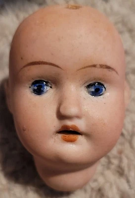 UNUSUAL 2.25 INCH ANTIQUE DOLLS HEAD PAINTED FEATURES DRM 486986 - Изображение 1 из 4