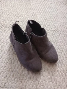 Toddler Girls Old Navy Gray Ankle Booties Size 9 Suede - Picture 1 of 8