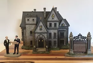 Department 56 D.C. Comics Village Wayne Manor (6002318) - Picture 1 of 14