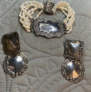 Pendientes y Pulsera Plata de Ley Etiqueta de Equipaje Repousse y Perla de Agua Dulce - Imagen 1 de 12