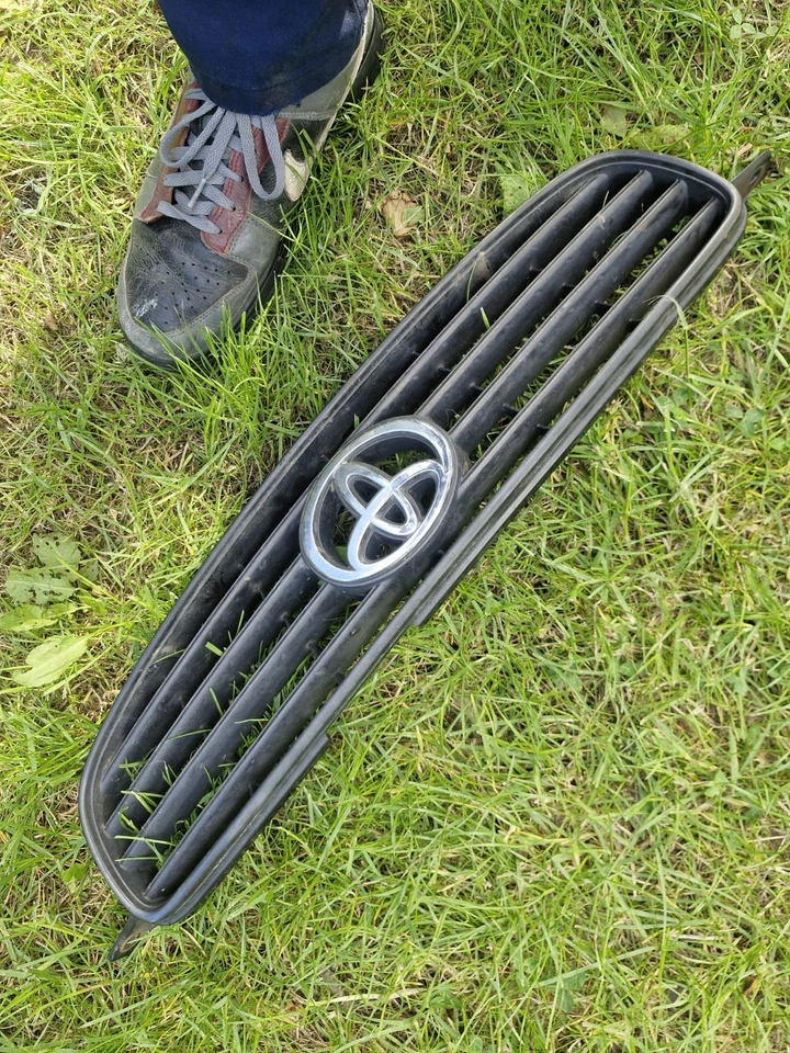 Grelha frontal 30128 2U 2000-2002 TOYOTA COROLLA - Imagem 1 de 1