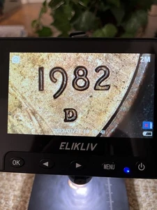 1982 D Small Date Penny. - Picture 1 of 11
