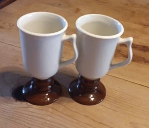 2 Vintage Hall 1273 Tassen Becher weiß & braun Kaffee Standfuß Fuß Made USA - Bild 1 von 4